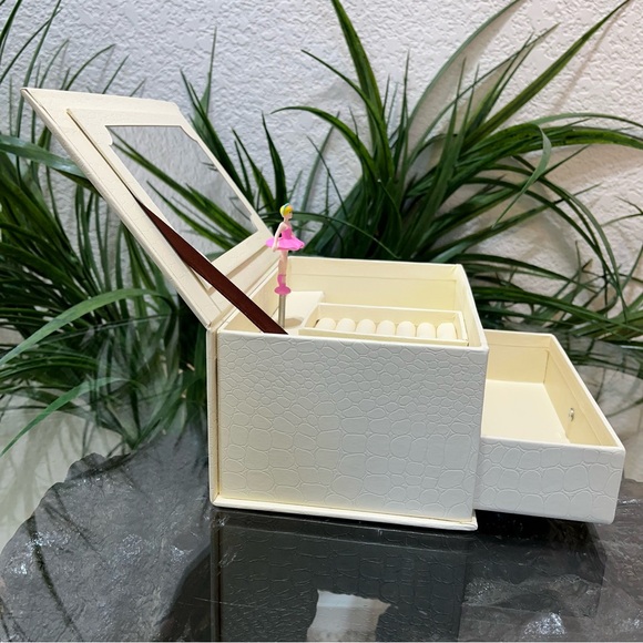 Child Music Jewelry Box - Ballerina 🩰 Pull-out Drawer with Ring Holder Tray - Picture 4 of 11